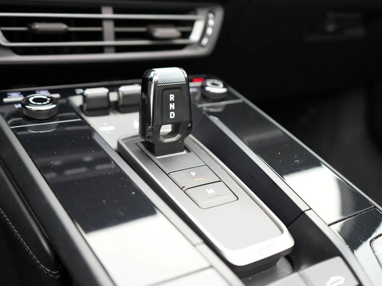 Porsche 992 Carrera 4 GTS