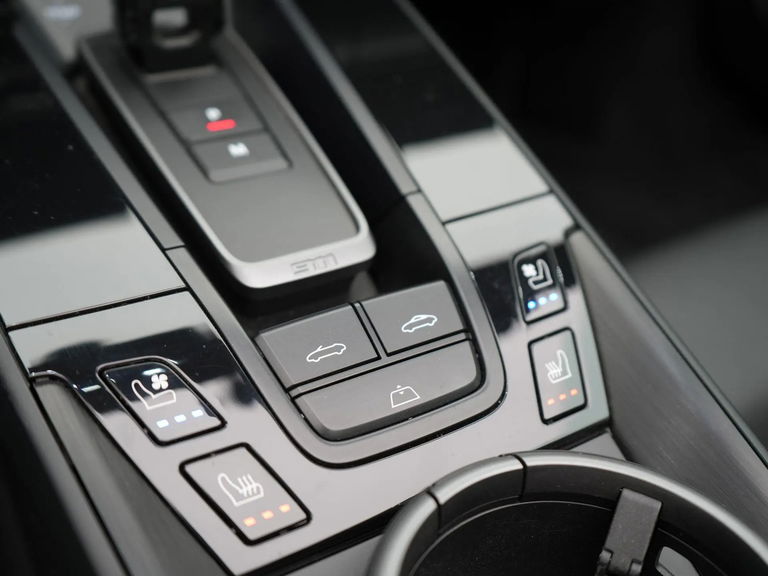 Porsche 992 Carrera 4 GTS