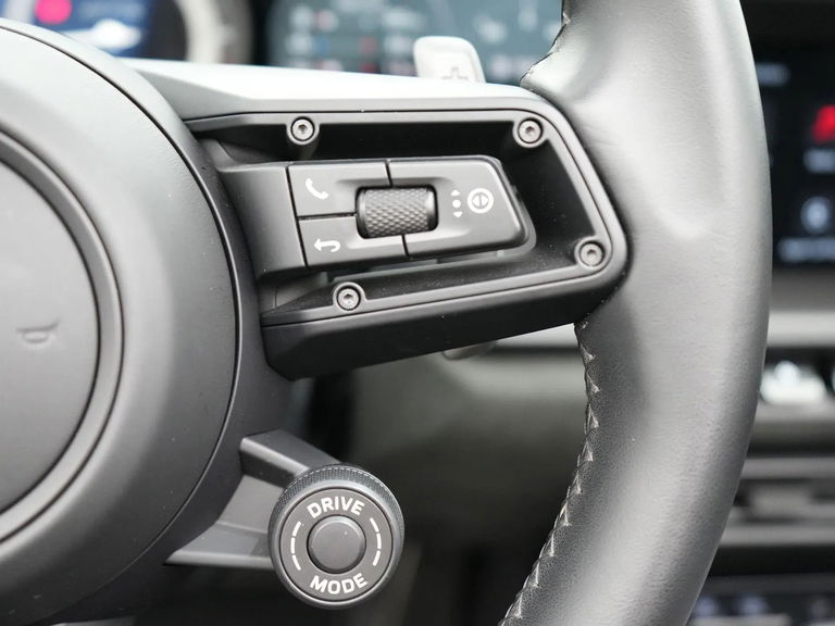 Porsche 992 Carrera 4 GTS