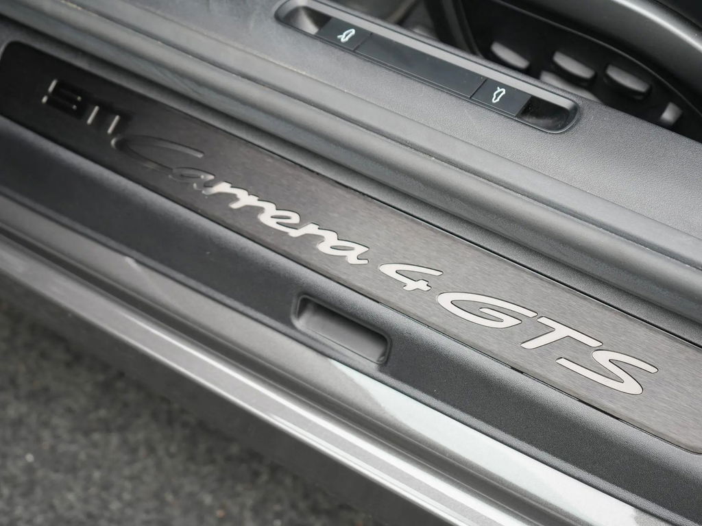 Porsche 992 Carrera 4 GTS