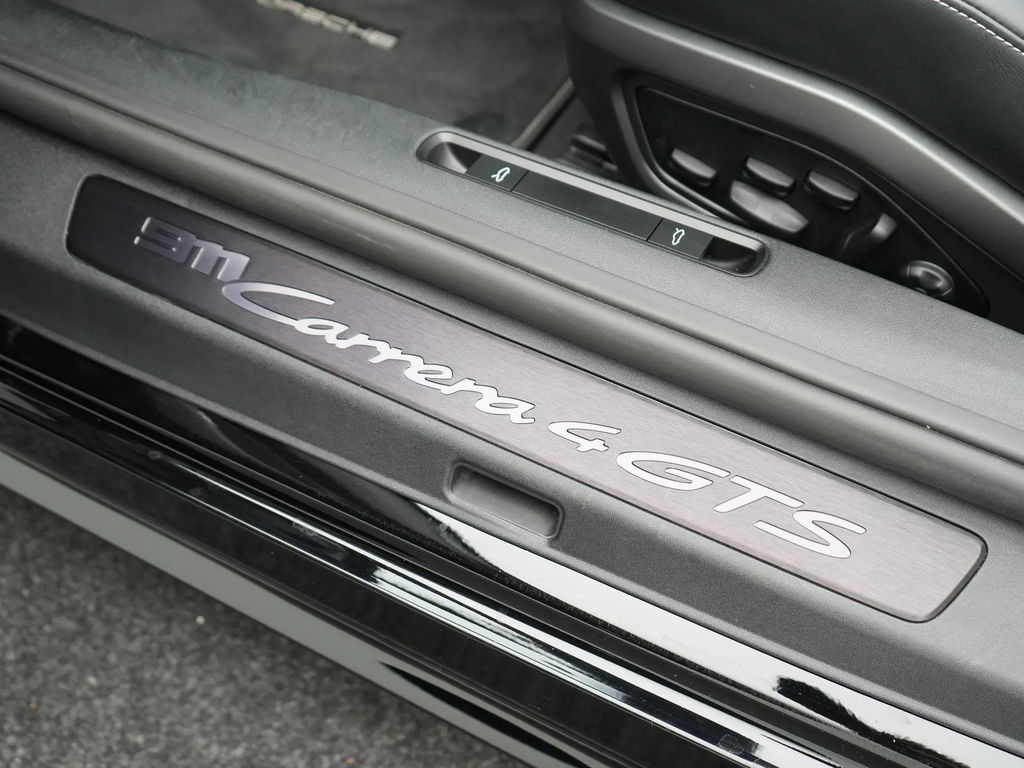 Porsche 992 Carrera 4 GTS