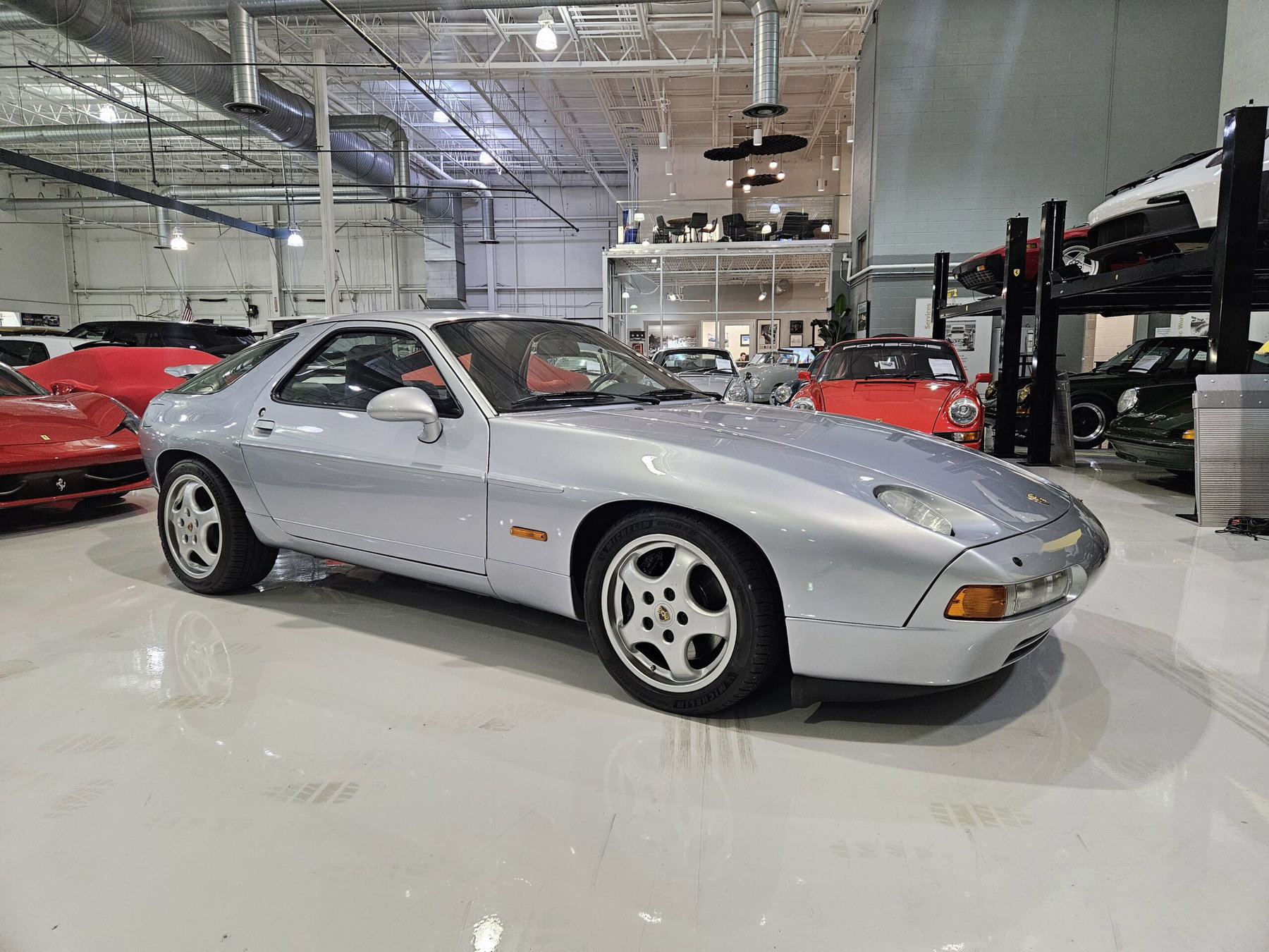 スイスコレクション　ヘンケ１９９３モデル　シルバー（６/10） Porsche 928 GTS 1993 - elferspot.com - Marketplace for Porsche