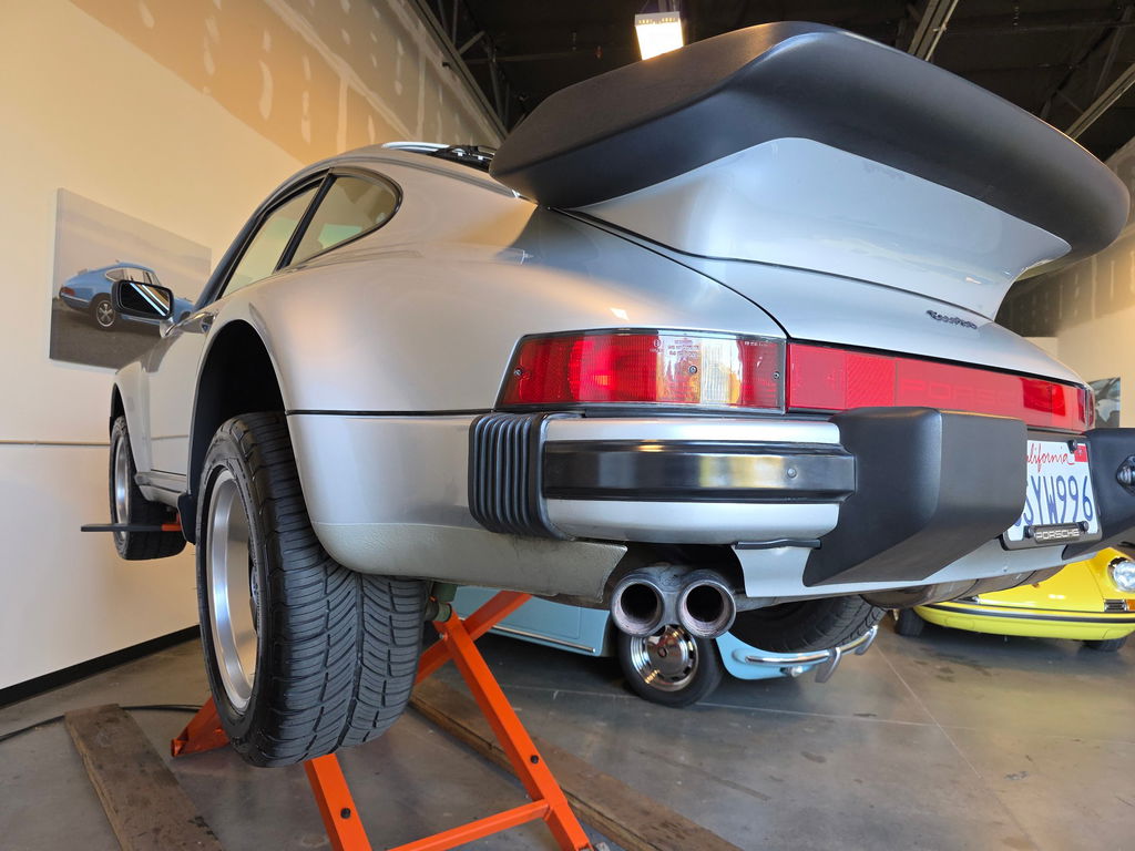 Porsche 911 Turbo 3.3 (US)