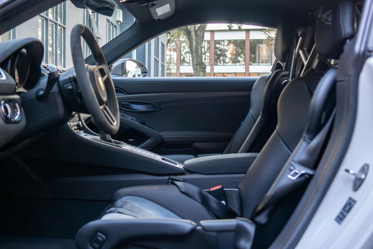 Porsche 718 Cayman GT4 RS