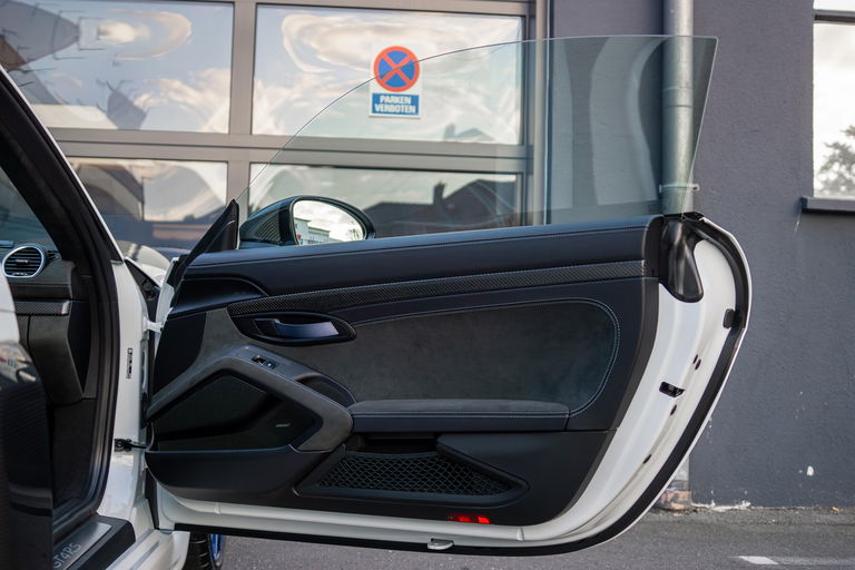 Porsche 718 Cayman GT4 RS