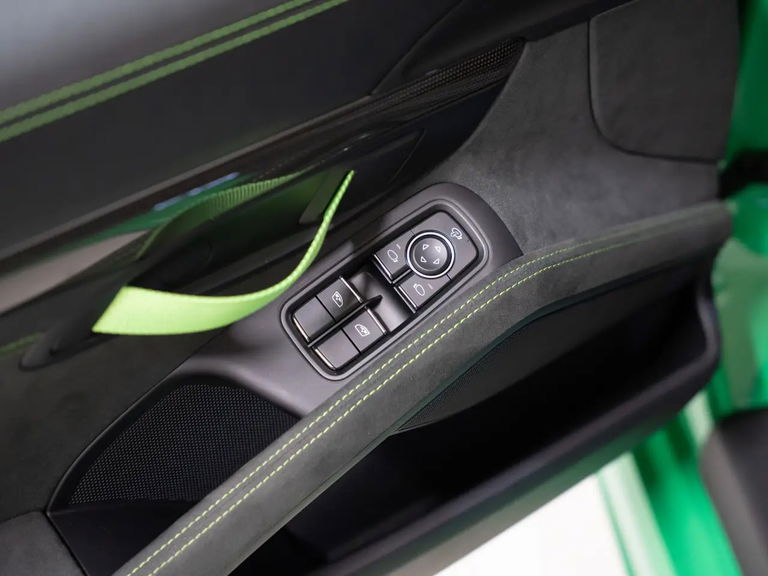 Porsche 718 Cayman GT4