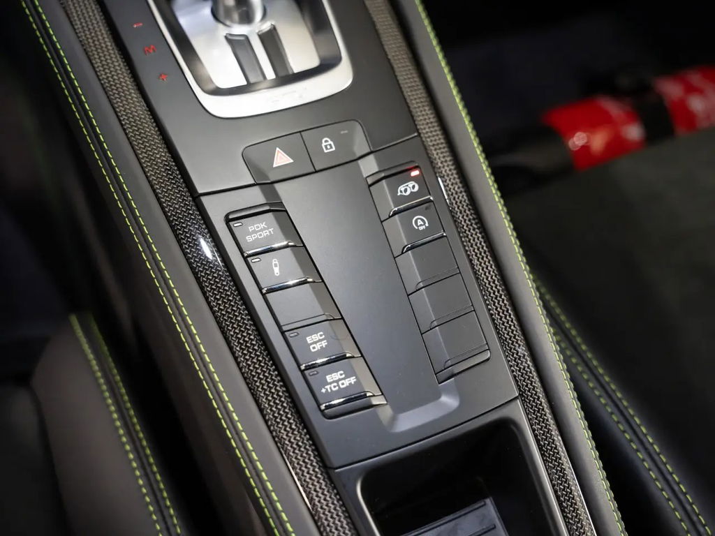 Porsche 718 Cayman GT4