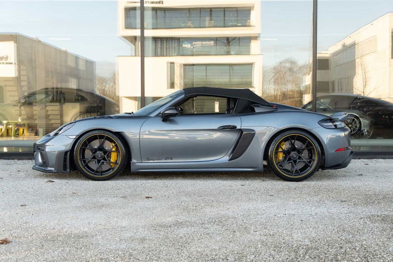 Porsche 718 Spyder RS