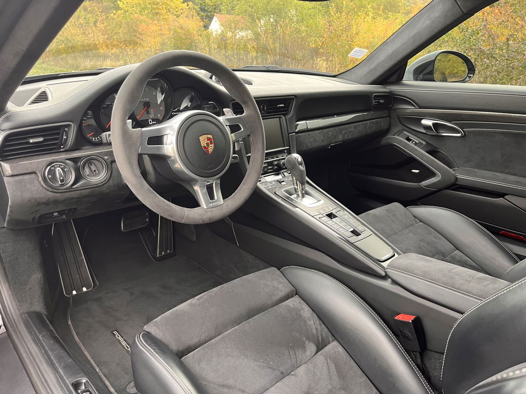 Porsche 991 Carrera GTS