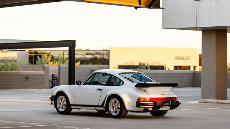 Porsche 911 Turbo 3.3 (US)