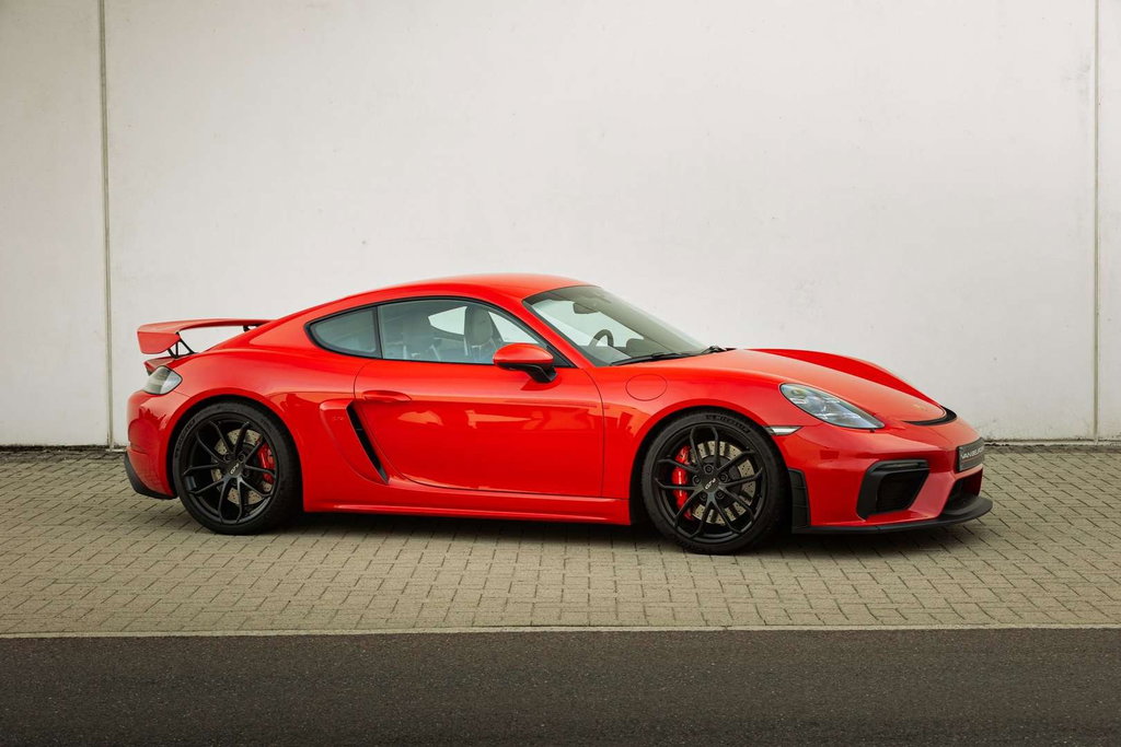 Porsche 718 Cayman GT4