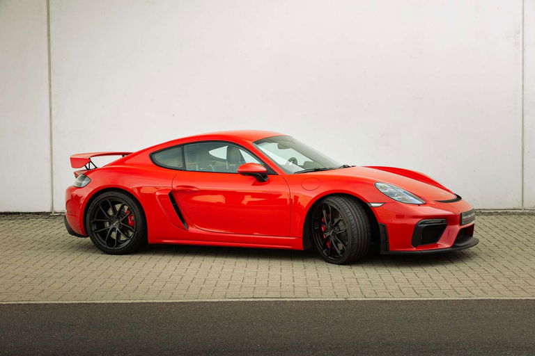 Porsche 718 Cayman GT4