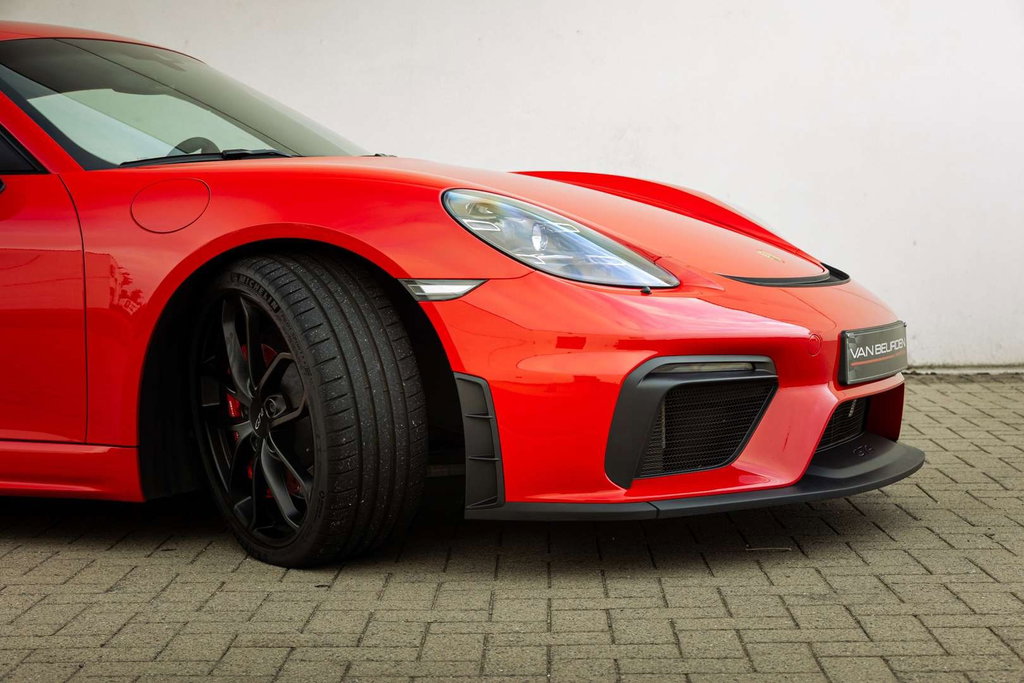 Porsche 718 Cayman GT4