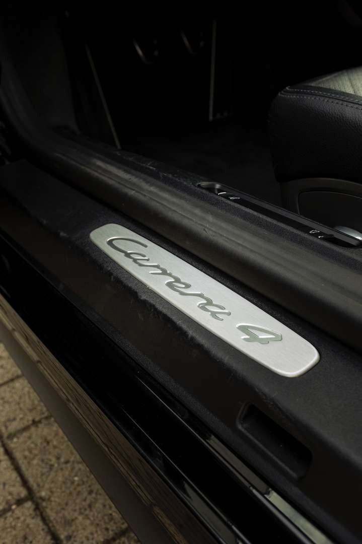 Porsche 992 Carrera 4