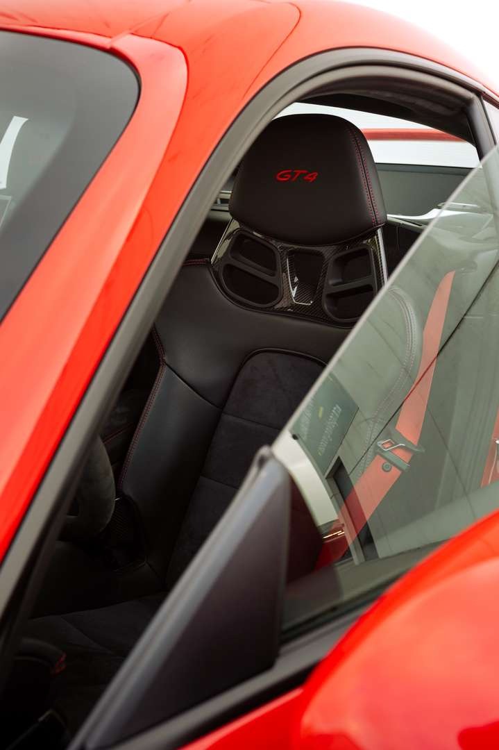 Porsche 718 Cayman GT4