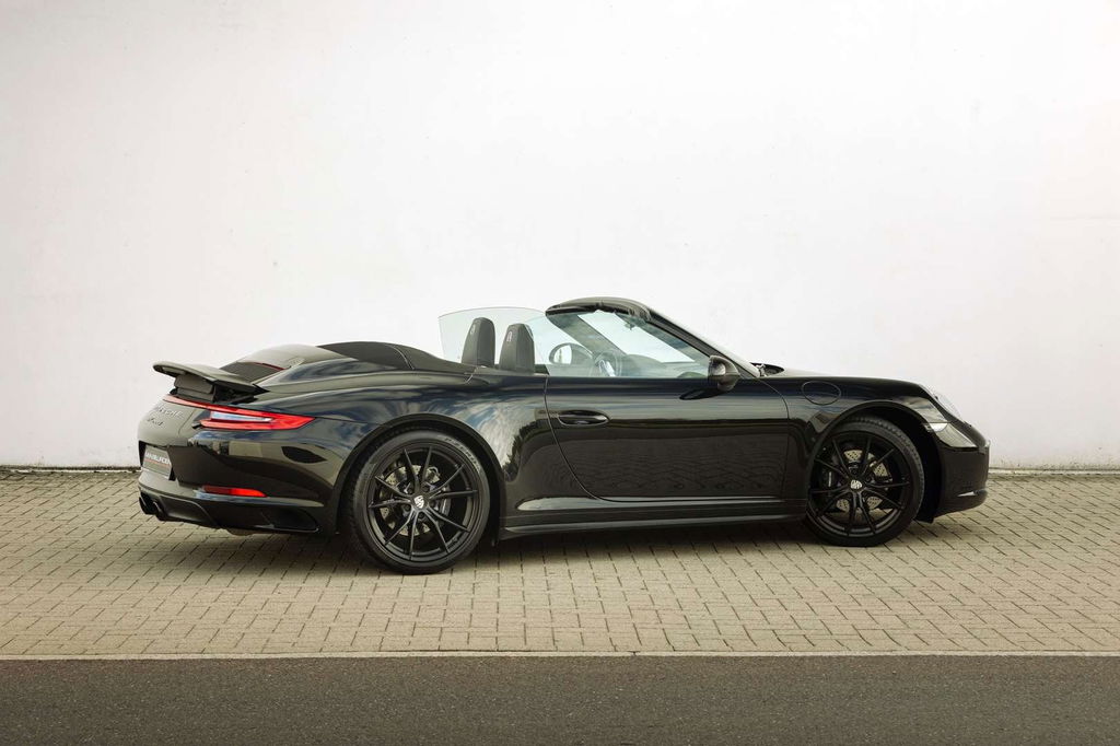 Porsche 992 Carrera 4