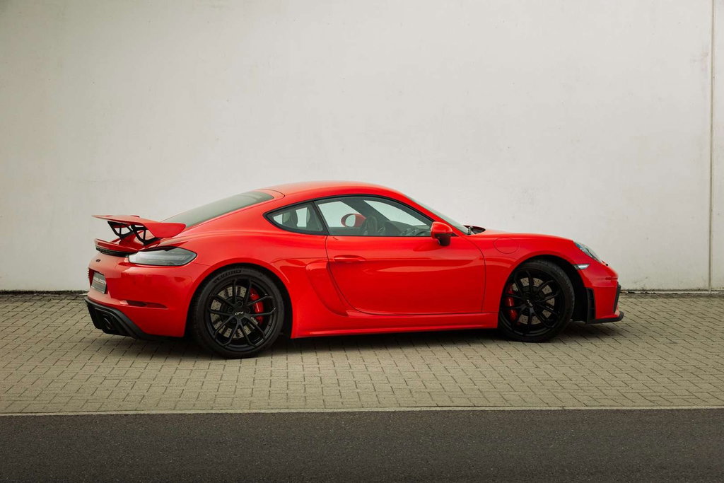 Porsche 718 Cayman GT4