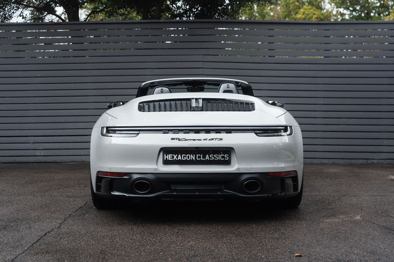 Porsche 992 Carrera 4 GTS