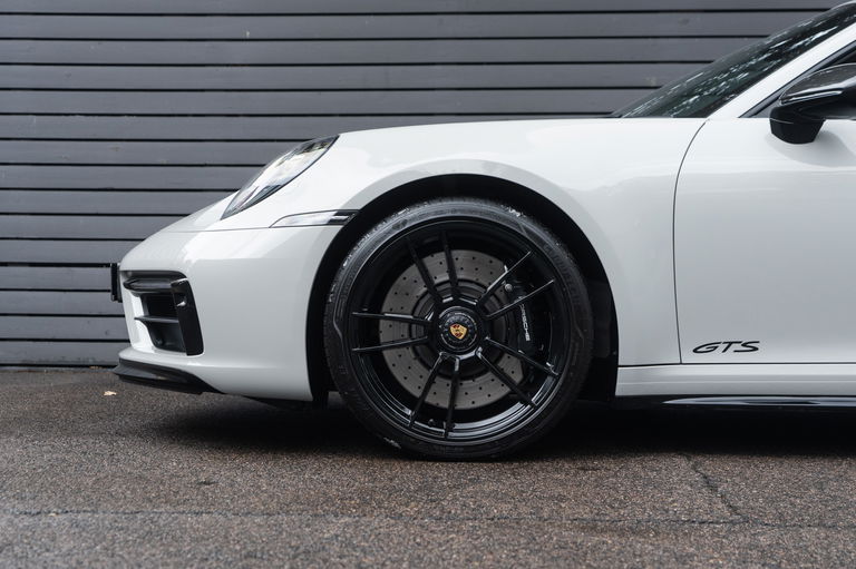 Porsche 992 Carrera 4 GTS
