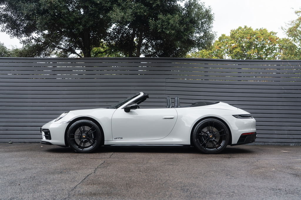 Porsche 992 Carrera 4 GTS