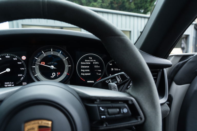 Porsche 992 Carrera 4 GTS