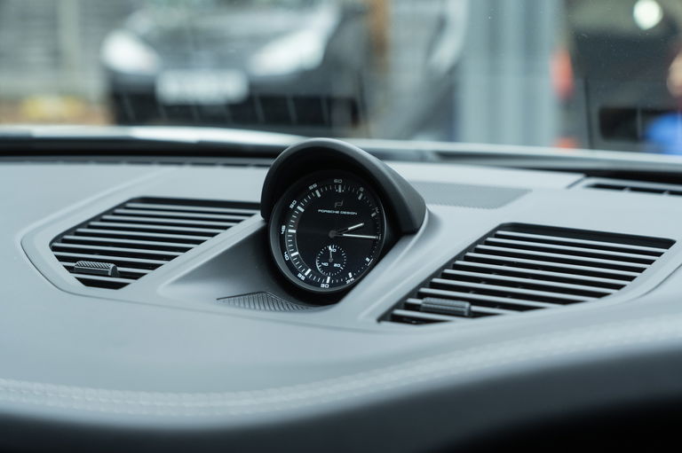 Porsche 992 Carrera 4 GTS