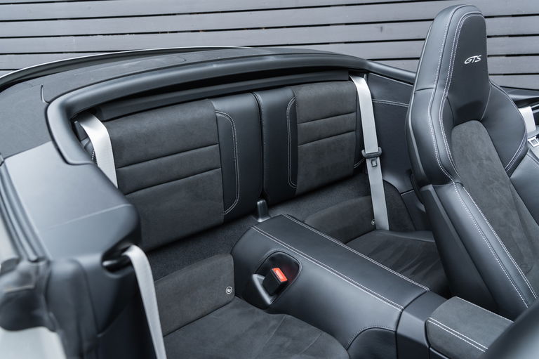 Porsche 992 Carrera 4 GTS