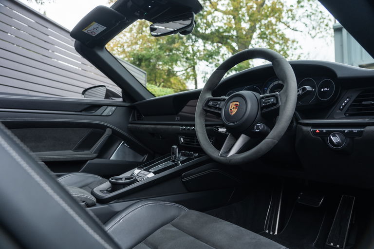 Porsche 992 Carrera 4 GTS