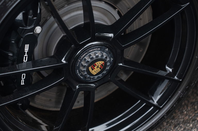 Porsche 992 Carrera 4 GTS