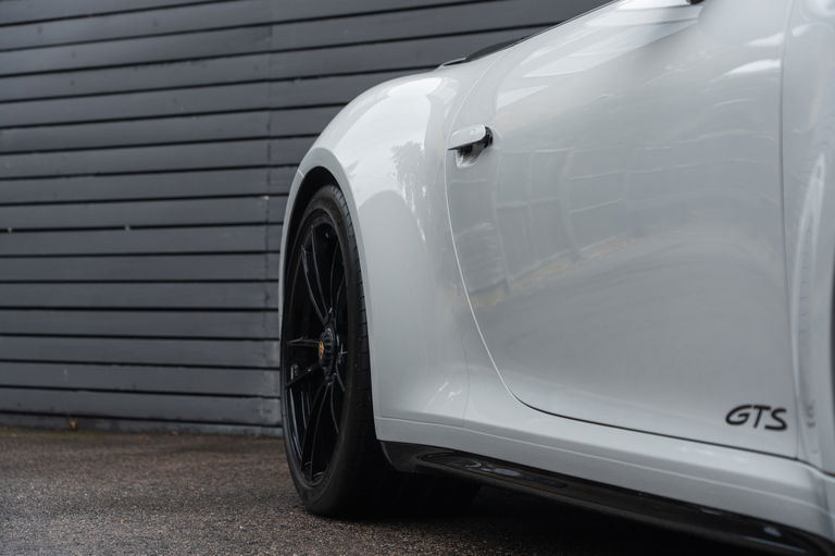 Porsche 992 Carrera 4 GTS