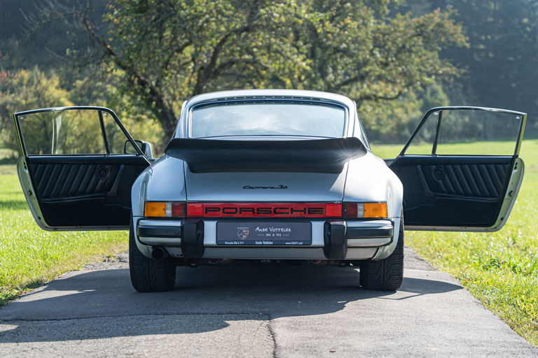 Porsche 911 Carrera 3.0