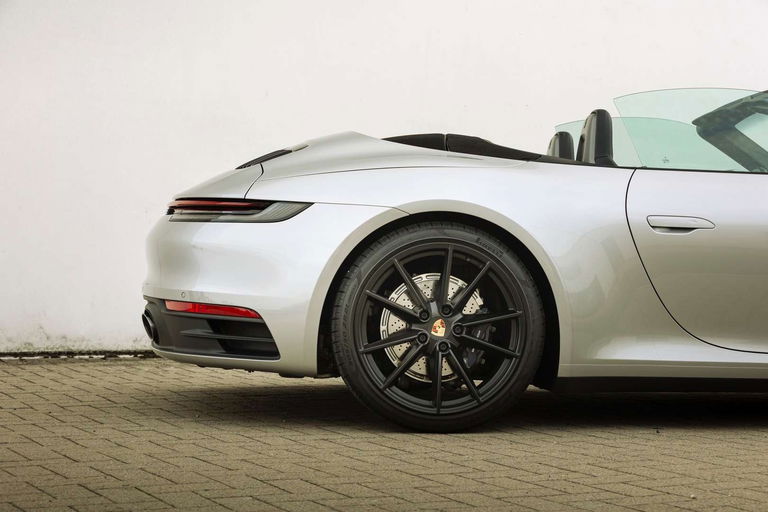 Porsche 992 Carrera 4