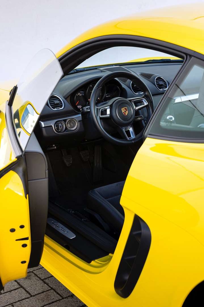 Porsche 718 Cayman