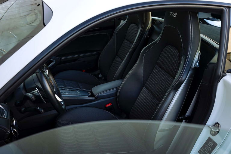 Porsche 718 Cayman T