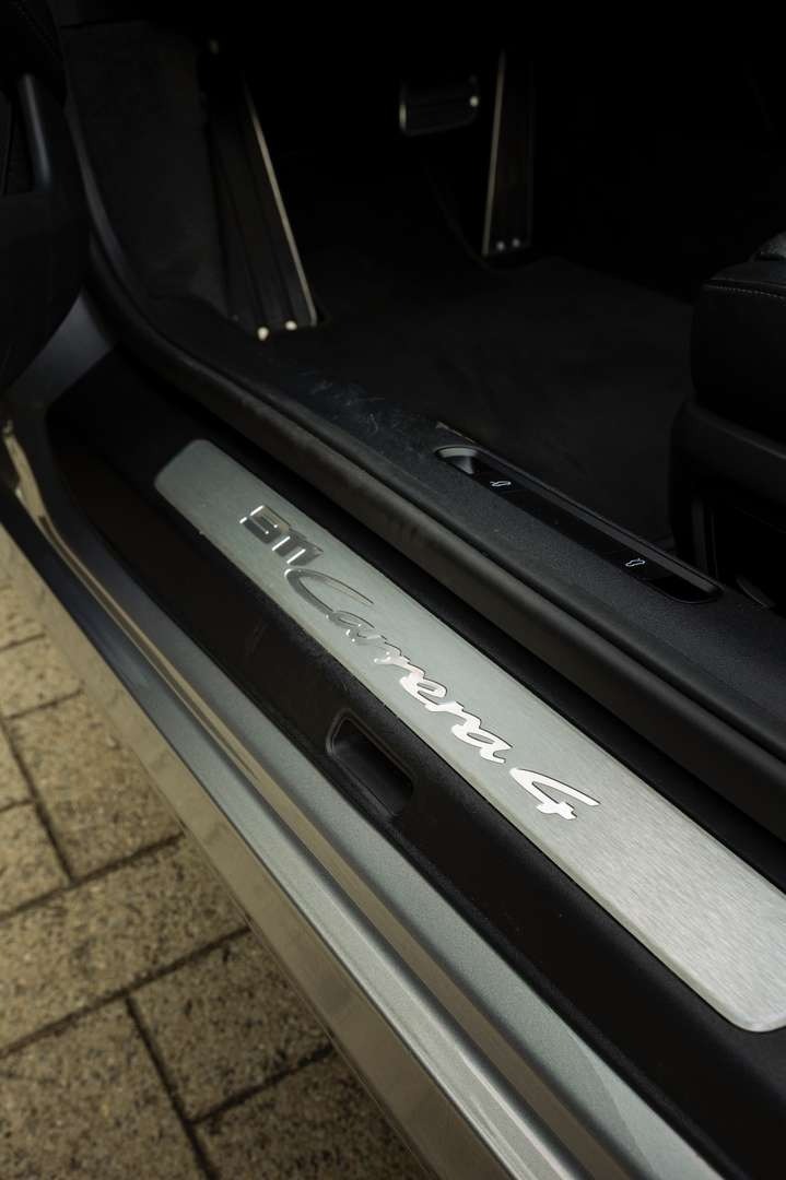 Porsche 992 Carrera 4