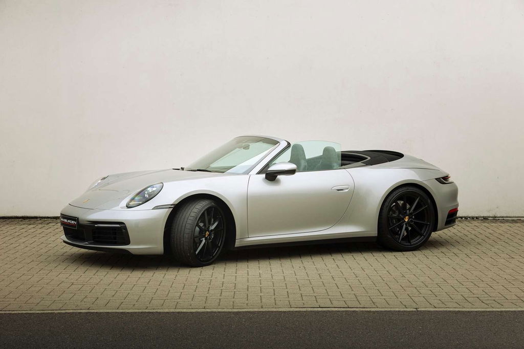 Porsche 992 Carrera 4