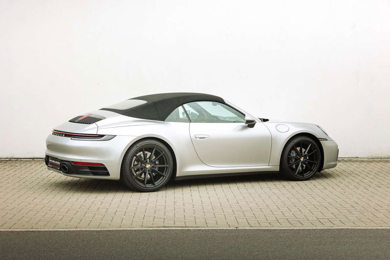 Porsche 992 Carrera 4