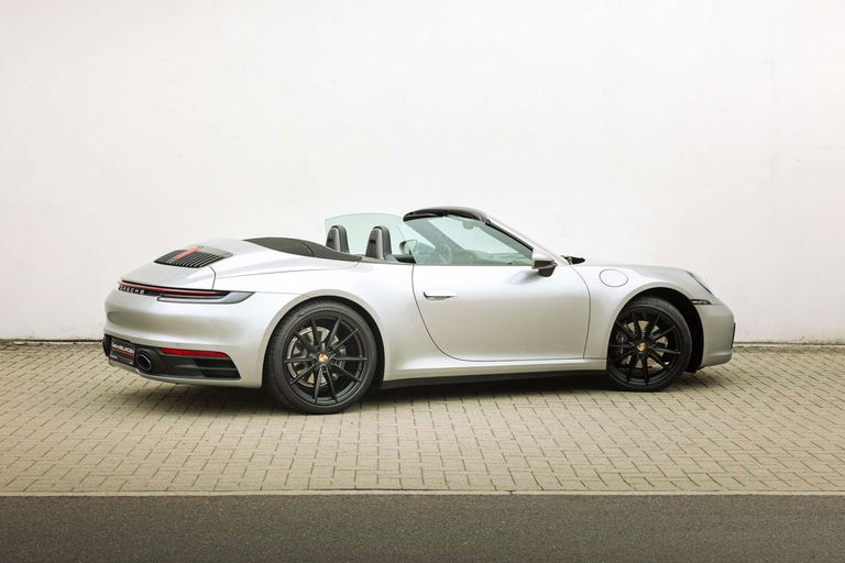 Porsche 992 Carrera 4