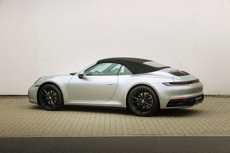 Porsche 992 Carrera 4