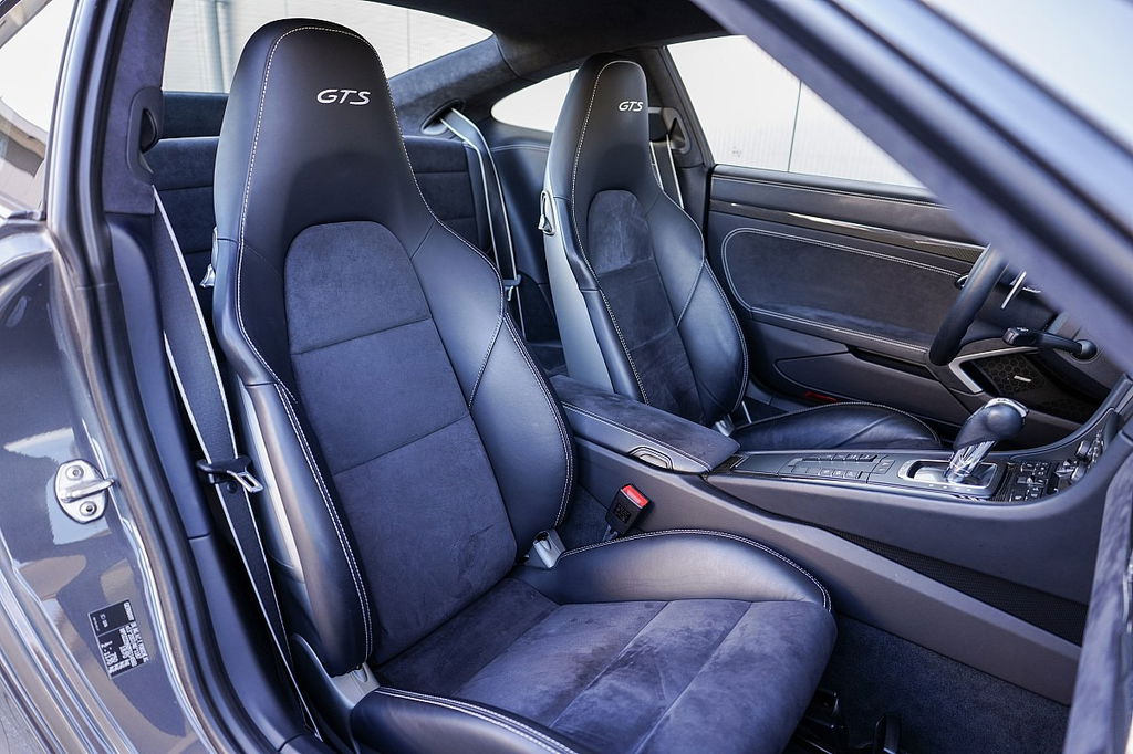 Porsche 991 Carrera GTS