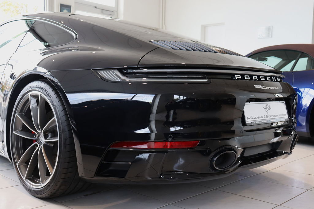 Porsche 992 Carrera 4S