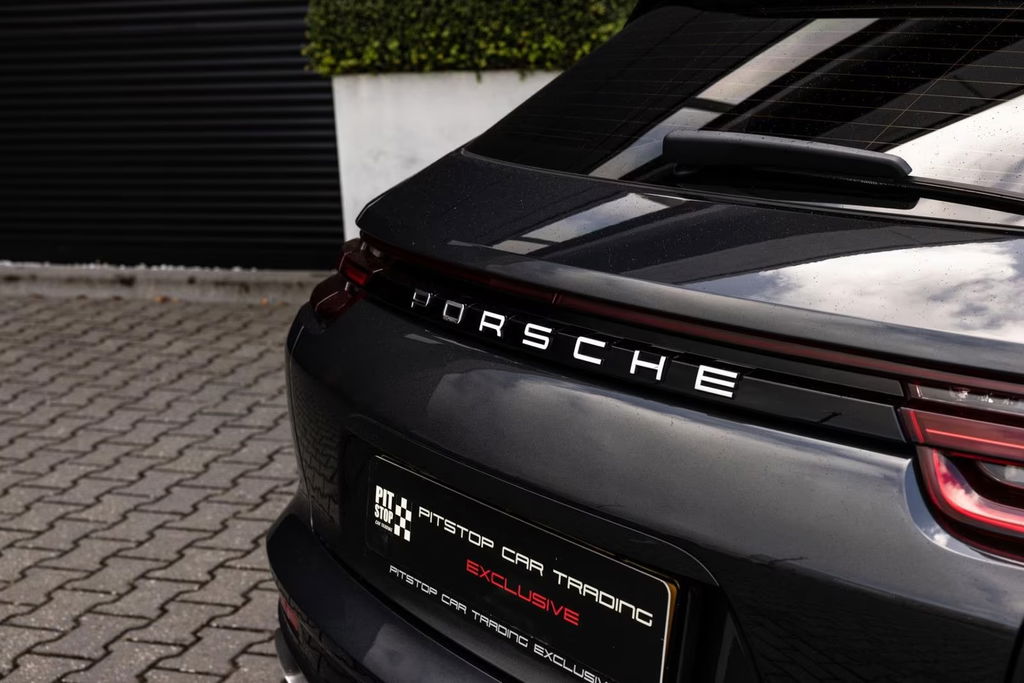 Porsche Panamera 4