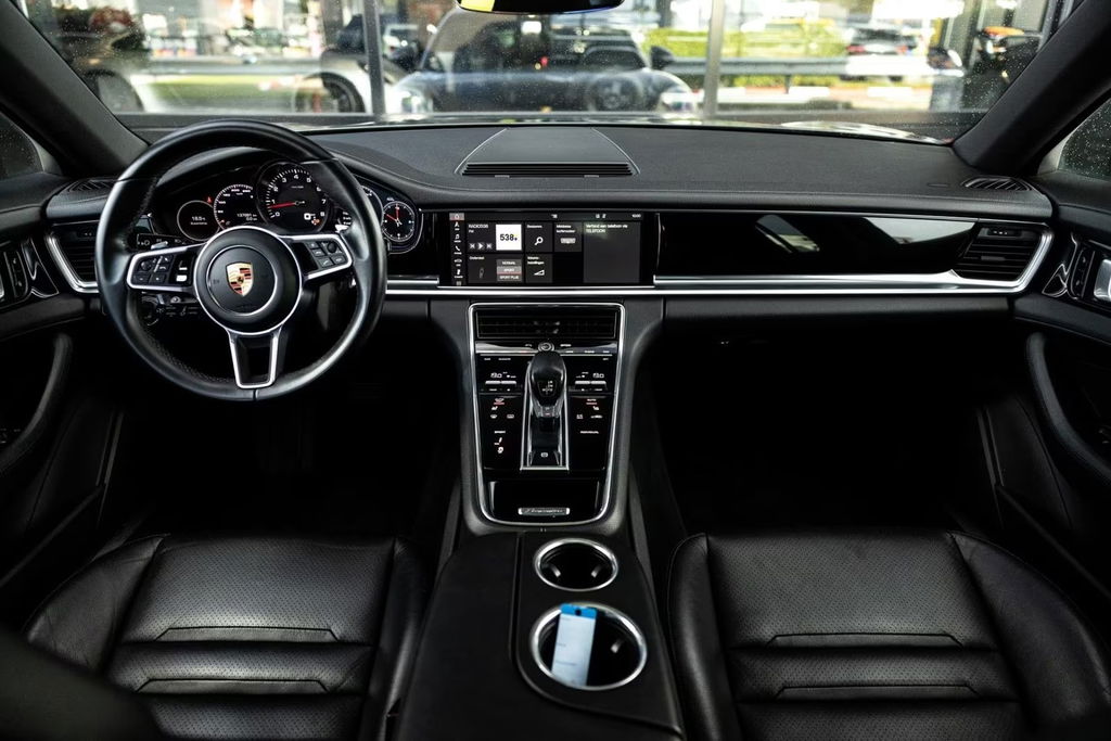 Porsche Panamera 4