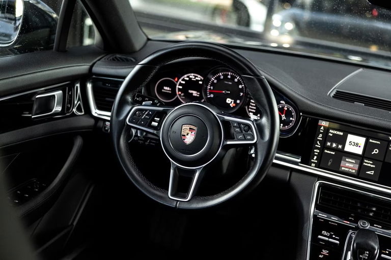 Porsche Panamera 4