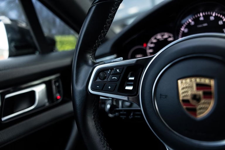 Porsche Panamera 4