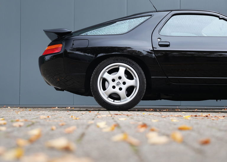 Porsche 928 GTS
