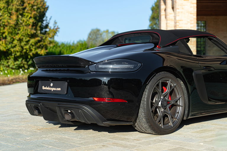 Porsche 718 Spyder RS