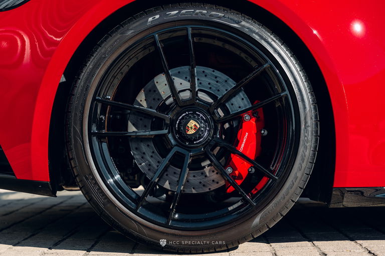 Porsche 992 Carrera 4 GTS