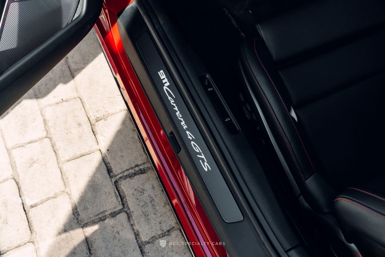 Porsche 992 Carrera 4 GTS