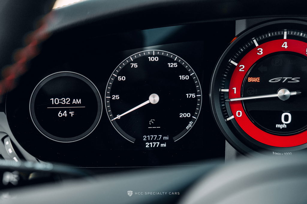 Porsche 992 Carrera 4 GTS